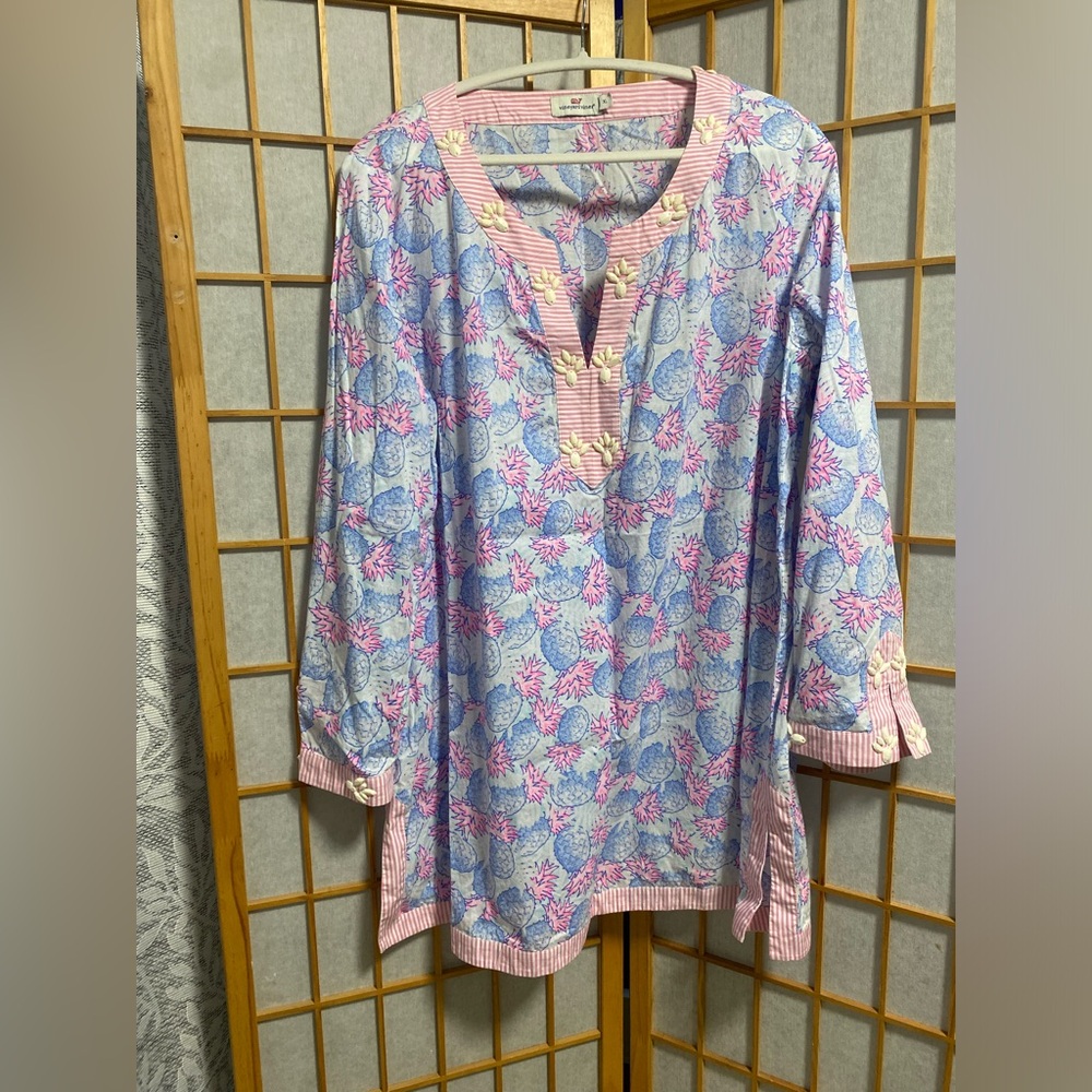 Vineyard Vines pineapple embellished tunic top light blue light pink
